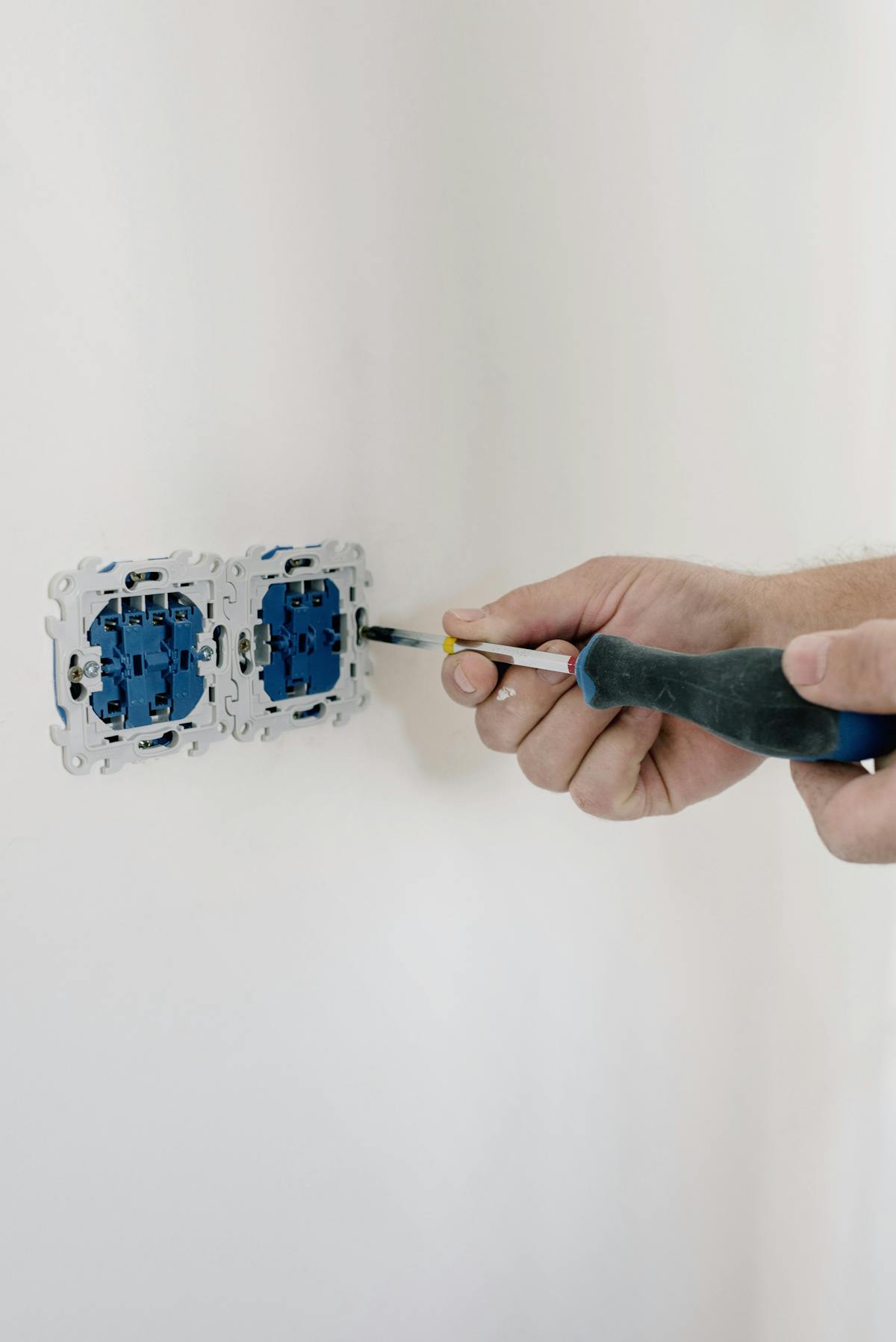Devenir installateur électrique : formations CAP, BP et évolutions de carrière