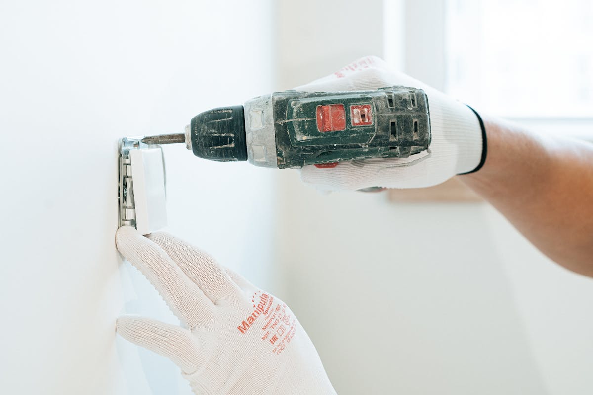 Habilitations électriques : guide complet B0/B1V/B2V pour l&rsquo;installateur